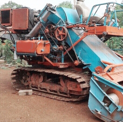 ขายด่วน รถเกี่ยวข้าวเกษตรพัฒนา - แบบรองกระสอบ เครื่องยนต์ 195 แรงของ ISUZU 6HE1 เครื่องแน่นแรงดีสุดๆไม่มีแตกเยิ้ม ปั๊มบน Sauer Pv 22 สภาพดีกำลังไม่มีตก ช่วงล่างใช้ตัวเดิน 10 แบบ 3 เพลา พร้อมใช้งานได้เลย ราคาต่อรองได้ครับ