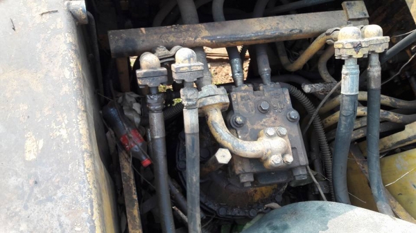 ขาย!! >>> Komatsu Pc200 รุ่น3 <<< รถทำงานอยู่ ราคา 390,000 บาท ขาย!! >>> Komatsu Pc200 รุ่น3 <<< รถทำงานอยู่ ราคา 390,000 บาท