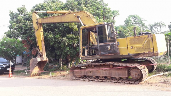 ขาย!! >>> Komatsu Pc200 รุ่น3 <<< รถทำงานอยู่ ราคา 390,000 บาท ขาย!! >>> Komatsu Pc200 รุ่น3 <<< รถทำงานอยู่ ราคา 390,000 บาท