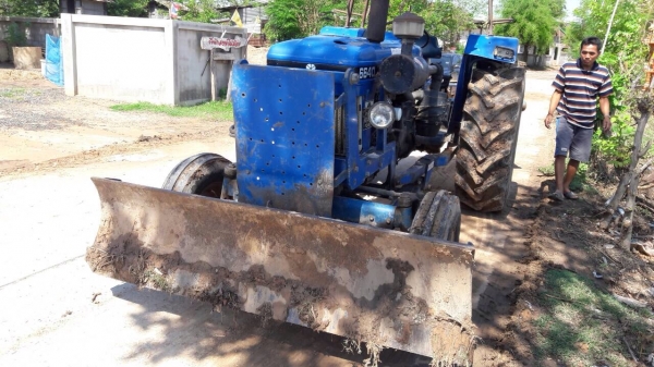 ขายรถไถFORD -6610 เสื็อลาย ไอดีใหญ่รถสภาพ 80-90 \%พร้อมใช้งาน  (ราคา 345,000บาท) มีภาพวีดีโอ  รถสภาพ 80-90 \%พร้อมใช้งาน อุปกรณ์ครบพร้อม มีใบมีดดันหน้า ผาน7สภาพดีมากพร้อมใช้งาน เครื่องแรงดี ระบบไฮดรอลิกส์ดี คูณ ชัยยา โทร 081-9972972 089-8451778