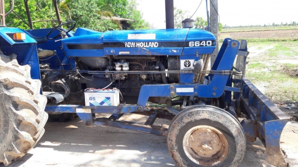 ขายรถไถFORD -6610 เสื็อลาย ไอดีใหญ่รถสภาพ 80-90 \%พร้อมใช้งาน  (ราคา 345,000บาท) มีภาพวีดีโอ  รถสภาพ 80-90 \%พร้อมใช้งาน อุปกรณ์ครบพร้อม มีใบมีดดันหน้า ผาน7สภาพดีมากพร้อมใช้งาน เครื่องแรงดี ระบบไฮดรอลิกส์ดี คูณ ชัยยา โทร 081-9972972 089-8451778