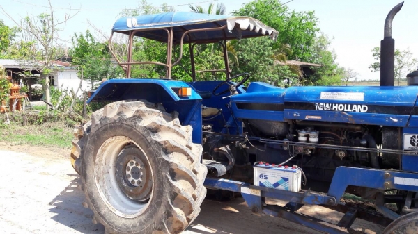 ขายรถไถFORD -6610 เสื็อลาย ไอดีใหญ่รถสภาพ 80-90 \%พร้อมใช้งาน  (ราคา 345,000บาท) มีภาพวีดีโอ  รถสภาพ 80-90 \%พร้อมใช้งาน อุปกรณ์ครบพร้อม มีใบมีดดันหน้า ผาน7สภาพดีมากพร้อมใช้งาน เครื่องแรงดี ระบบไฮดรอลิกส์ดี คูณ ชัยยา โทร 081-9972972 089-8451778