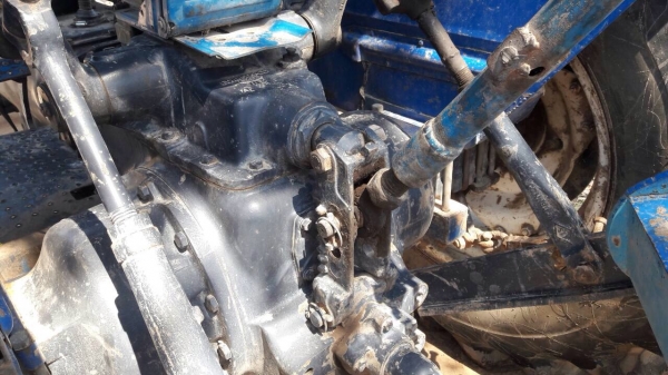 ขายรถไถFORD -6610 เสื็อลาย ไอดีใหญ่รถสภาพ 80-90 \%พร้อมใช้งาน  (ราคา 345,000บาท) มีภาพวีดีโอ  รถสภาพ 80-90 \%พร้อมใช้งาน อุปกรณ์ครบพร้อม มีใบมีดดันหน้า ผาน7สภาพดีมากพร้อมใช้งาน เครื่องแรงดี ระบบไฮดรอลิกส์ดี คูณ ชัยยา โทร 081-9972972 089-8451778