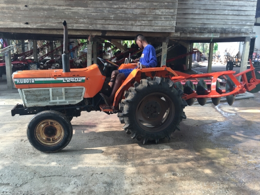 ขายรถไถคูโบต้าL2402มีผาน5หลัง ราคา65000บาท พร้อมใช้งานสายๆครับสนใจ โทร0813655997 อำพร พาเจริญ ต วังบัว อ คลองขลุง จ กำแพงเพชร