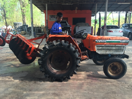 ขายรถไถคูโบต้าL2402มีผาน5หลัง ราคา65000บาท พร้อมใช้งานสายๆครับสนใจ โทร0813655997 อำพร พาเจริญ ต วังบัว อ คลองขลุง จ กำแพงเพชร