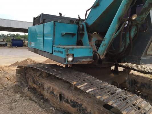 รถขุด PC200-2..รถสภาพดีมาก เดิมๆมีลายเจาะ มีแอร์ เดิมรถทางการสภาพสวย..