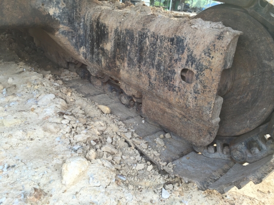 รถขุด PC200-2..รถสภาพดีมาก เดิมๆมีลายเจาะ มีแอร์ เดิมรถทางการสภาพสวย..