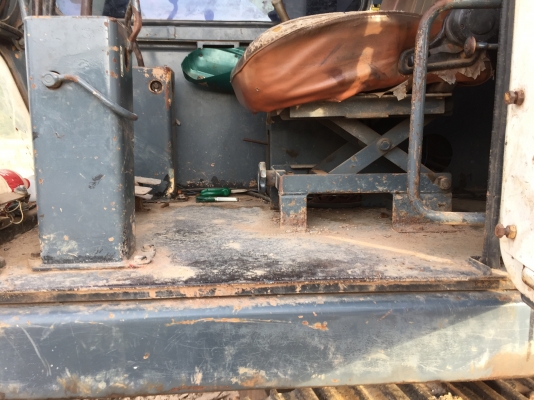 รถขุด PC200-2..รถสภาพดีมาก เดิมๆมีลายเจาะ มีแอร์ เดิมรถทางการสภาพสวย..