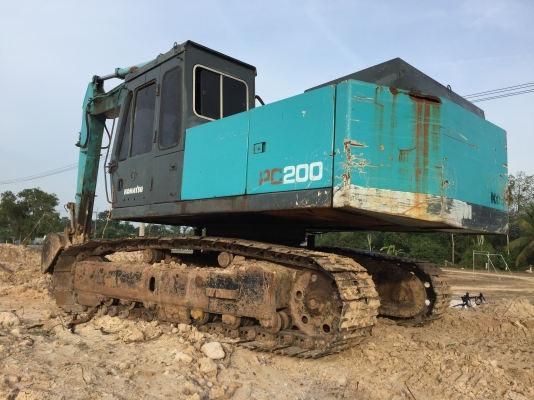 รถขุด PC200-2..รถสภาพดีมาก เดิมๆมีลายเจาะ มีแอร์ เดิมรถทางการสภาพสวย..