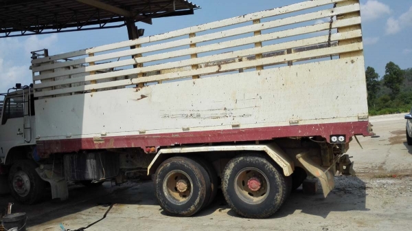 Hino/  สิบล้อมือสอง/ Sumo226 วางเครื่อง P11C/ เกียร์ ZM ดั้ม