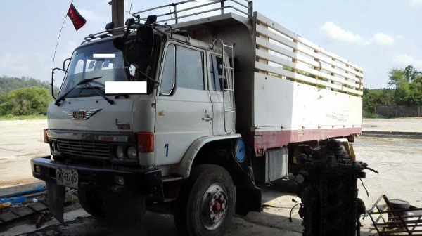 Hino/  สิบล้อมือสอง/ Sumo226 วางเครื่อง P11C/ เกียร์ ZM ดั้ม