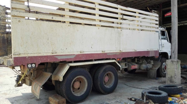 Hino/  สิบล้อมือสอง/ Sumo226 วางเครื่อง P11C/ เกียร์ ZM ดั้ม