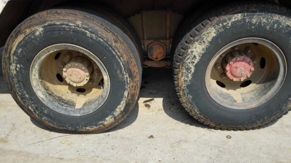 Hino/  สิบล้อมือสอง/ Sumo226 วางเครื่อง P11C/ เกียร์ ZM ดั้ม