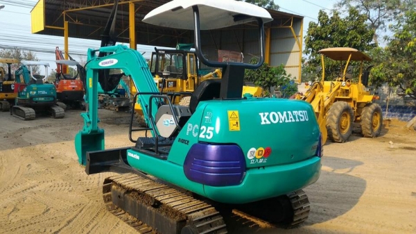 ขายรถขุดแบคโฮ KOMATSU Pc25-รุ่น7E ขนาด25 รถเก่านอกแท้100\% (คอลโทลน้ำมัน เครื่องแน่น ปั๊มแรง ระบบไว ช่วงล่างสวย แทรคเหล็ก) รถพร้อมใช้งาน เอกสารใบอินวอยครบ ราคา 350,000 (ต่อรองได้ครับ) เบอร์ติดต่อ 096-3268553 (ช่างเบนซ์)ID LINE 0963268553