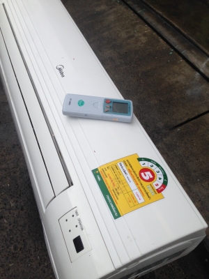 **** ขายคอยเย็น Midea 12500 BTU สภาพสวย ****