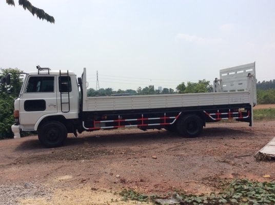 HINO F18 เครื่อง 185 แรง ยาว  6 ม.  พวงมาลัยพาว์เวอร์ เบรคจิ๊ฟฟี่ (มีลิฟต์ท้าย) เครื่องดี ยางดี ขับดี ครัทซีสวย ขาย 490,000 บาท ศุภากร 081-1903107, 081-4252943