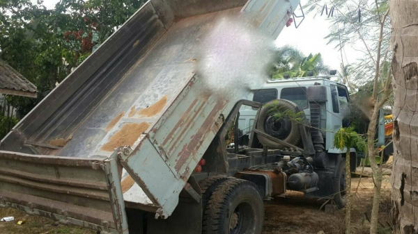 รถอีซูซุ 6 ล้อดั้ม FTR  160 แรงม้า  ปี 37.     สนใจติดต่อ  081 - 6079515