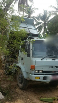 รถอีซูซุ 6 ล้อดั้ม FTR  160 แรงม้า  ปี 37.     สนใจติดต่อ  081 - 6079515