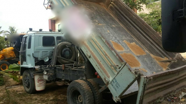 รถอีซูซุ 6 ล้อดั้ม FTR  160 แรงม้า  ปี 37.     สนใจติดต่อ  081 - 6079515