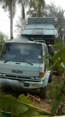 รถอีซูซุ 6 ล้อดั้ม FTR  160 แรงม้า  ปี 37.     สนใจติดต่อ  081 - 6079515