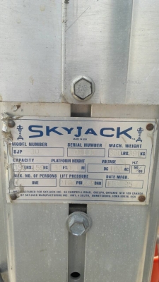 ลิฟท์ยกขนาดเล็ก  SKYJACK นำเข้าจากญี่ปุ่น
