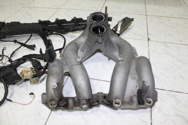 รางหัวฉีด BM E36 4สูบ พร้อมท่อไอดี