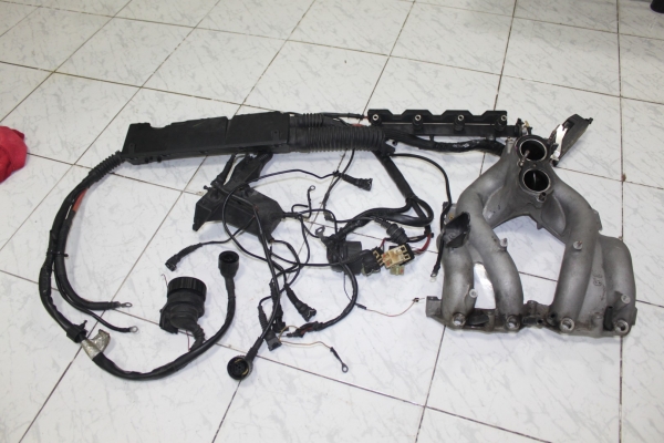 รางหัวฉีด BM E36 4สูบ พร้อมท่อไอดี