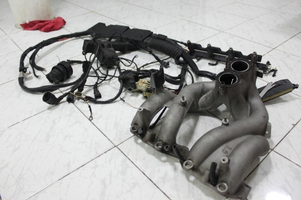 รางหัวฉีด BM E36 4สูบ พร้อมท่อไอดี