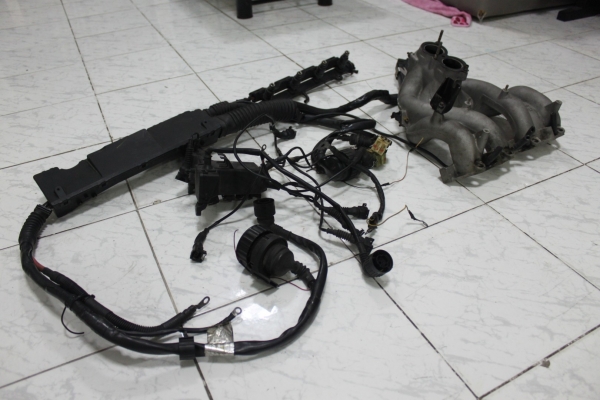 รางหัวฉีด BM E36 4สูบ พร้อมท่อไอดี