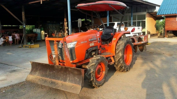 ขายรถไถ 36แรง รถสวยใช้งานน้อย อุปกรณ์ ดันหน้า ผานหลัง สภาพพร้อมใช้งาน สนใจโทร 090-8588220คุณนะ 093-3258446คุณบิว หรือเข้าดูสินค้าอื่นๆได้ที่ www.narong2truck.com หรือ www.truck.in.th/498 หรือเพจFacebook ณรงค์ ซื้อขายรถมือสอง (เว็บไซต์ส่วนตัว) หรือFacebook