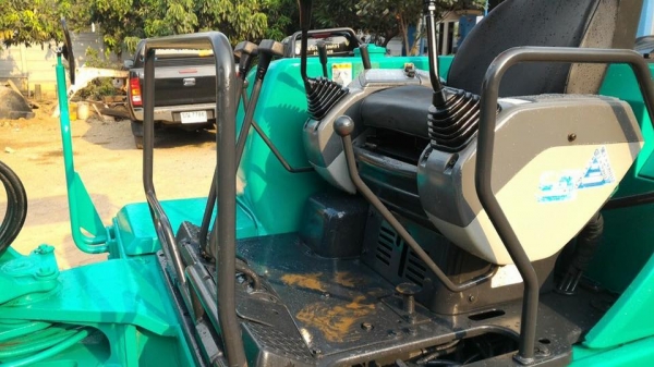 ขายรถขุดแบคโฮ KOMATSU Pc25-รุ่น7E ขนาด25 รถเก่านอกแท้100\%(คอลโทลน้ำมัน เครื่องแน่น ปั๊มแรง ระบบไว ช่วงล่างสวย แทรคเหล็ก) รถพร้อมใช้งาน เอกสารใบอินวอยครบ  ราคา 350,000 (ต่อรองได้ครับ)  เบอร์ติดต่อ 096-3268553 (ช่างเบนซ์)     ID LINE 0963268553