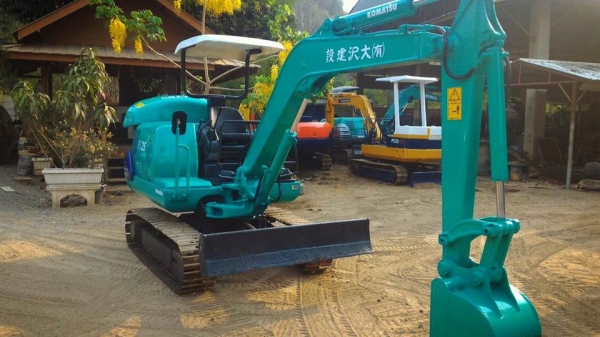 ขายรถขุดแบคโฮ KOMATSU Pc25-รุ่น7E ขนาด25 รถเก่านอกแท้100\%(คอลโทลน้ำมัน เครื่องแน่น ปั๊มแรง ระบบไว ช่วงล่างสวย แทรคเหล็ก) รถพร้อมใช้งาน เอกสารใบอินวอยครบ  ราคา 350,000 (ต่อรองได้ครับ)  เบอร์ติดต่อ 096-3268553 (ช่างเบนซ์)     ID LINE 0963268553