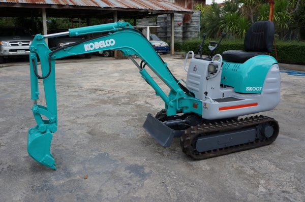 ขายรถขุด KOBELCO SK007   ใสท้ายรถปิคอัพได้