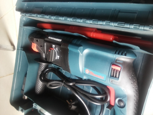 สว่านโรตารี Masaki ขนาด 800 W. เลือกการทำงานได้ 3 ระบบ มีเจาะทั่วไป เจาะกระแทรก และสกัดกระแทรกแบบไม่หมุน