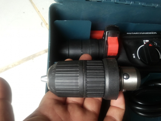 สว่านโรตารี Masaki ขนาด 800 W. เลือกการทำงานได้ 3 ระบบ มีเจาะทั่วไป เจาะกระแทรก และสกัดกระแทรกแบบไม่หมุน