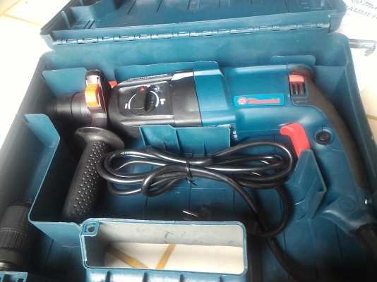 สว่านโรตารี Masaki ขนาด 800 W. เลือกการทำงานได้ 3 ระบบ มีเจาะทั่วไป เจาะกระแทรก และสกัดกระแทรกแบบไม่หมุน