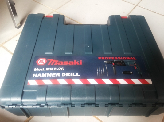 สว่านโรตารี Masaki ขนาด 800 W. เลือกการทำงานได้ 3 ระบบ มีเจาะทั่วไป เจาะกระแทรก และสกัดกระแทรกแบบไม่หมุน