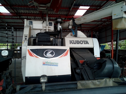 ขายรถเกี่ยวข้าวคูโบต้า dc 70 g สภาพยังใหม่ดูดี ปี55 ไมล์1700. กว่าชม.