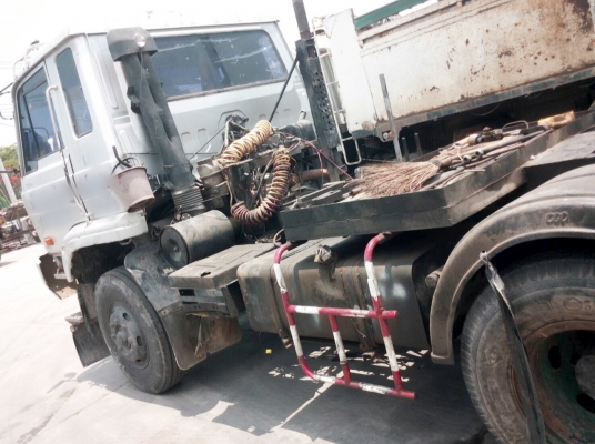 ขออนุญาติขาย  หัวลากCW430เครื่อง290แรงปี40 ราคา 550000 สนใจติดต่อ  ช่างดำ  0853224877-0988930465