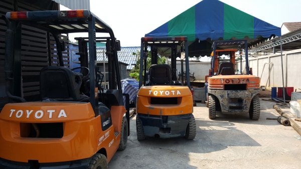 ขายด่วนซื้อมาใช้เองครับ ไม่ใช้แล้ว ฟอล์คลิฟ 4,2.5,1.5ตัน