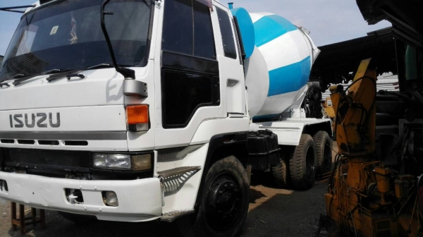 ขายครับรถโม่ 6.5 คิว เครื่อง 275 แรงเครื่องดีคัสชีงาม รถสภาพพร้อมใช้งาน ราคา 720,000 ต่อรอง สนใจติดต่อ 0845672050