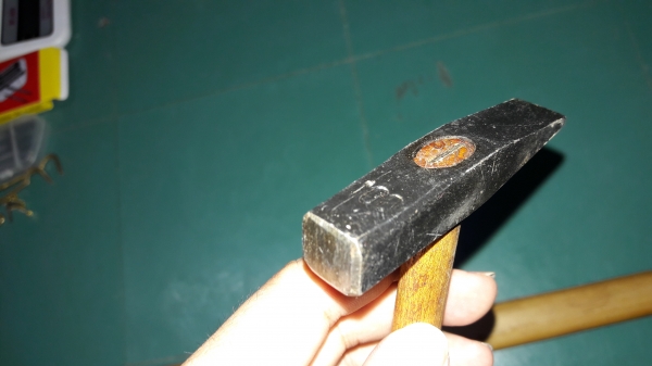 ขายค้อนตีกิ๊บตรากระทิงขนาด100กรัมงานใหม่เก่าเก็บ