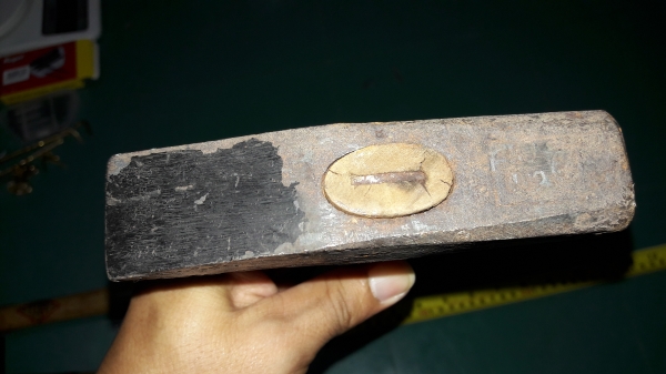 ขายค้อนตีกิ๊บเยอรมันขนาด600กรัมงานใหม่เก่าเก็บ เก็บไม่ดีมีสนิมผิวสีลอก ขายค้อนตีกิ๊บเยอรมันขนาด600กรัมงานใหม่เก่าเก็บ เก็บไม่ดีมีสนิมผิวสีลอก