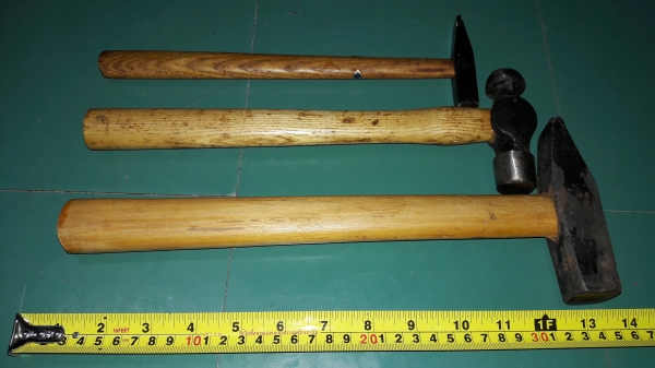 ขายค้อนตีกิ๊บเยอรมันขนาด600กรัมงานใหม่เก่าเก็บ เก็บไม่ดีมีสนิมผิวสีลอก ขายค้อนตีกิ๊บเยอรมันขนาด600กรัมงานใหม่เก่าเก็บ เก็บไม่ดีมีสนิมผิวสีลอก