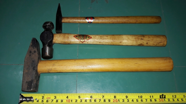 ขายค้อนตีกิ๊บเยอรมันขนาด600กรัมงานใหม่เก่าเก็บ เก็บไม่ดีมีสนิมผิวสีลอก ขายค้อนตีกิ๊บเยอรมันขนาด600กรัมงานใหม่เก่าเก็บ เก็บไม่ดีมีสนิมผิวสีลอก