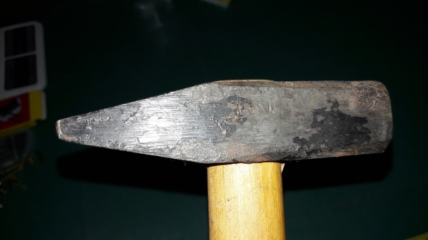 ขายค้อนตีกิ๊บเยอรมันขนาด600กรัมงานใหม่เก่าเก็บ เก็บไม่ดีมีสนิมผิวสีลอก ขายค้อนตีกิ๊บเยอรมันขนาด600กรัมงานใหม่เก่าเก็บ เก็บไม่ดีมีสนิมผิวสีลอก