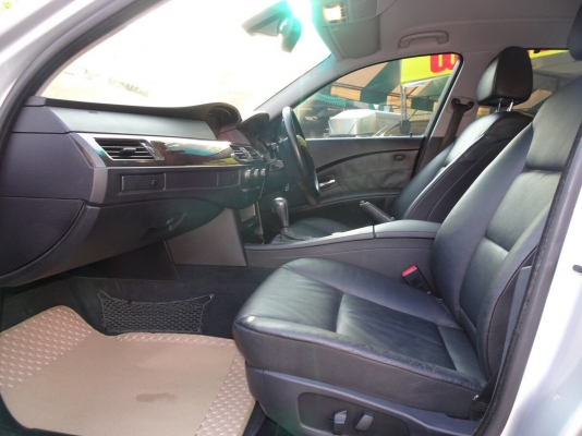 BMW  520I  2.2 E60 เกียร์AT ปี2006 โทร 098-919-0195 ดาวนะคะ