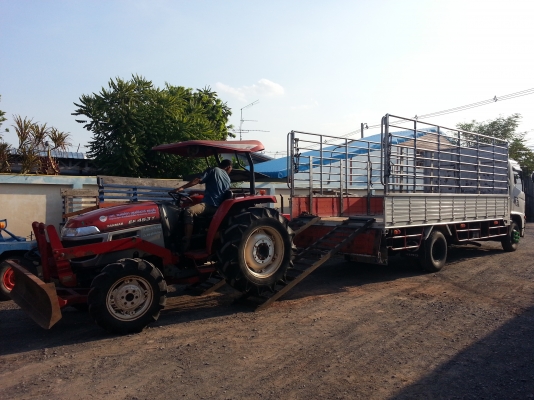 ยันร์ม่า EF453T 4 WD ใบมีดดันหน้า เครื่องดี เกียร์ดี ไฮโดรลิกดี ขายตามสภาพ ใช้งานได้ปรกติ