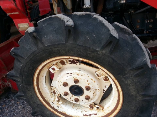 ยันร์ม่า EF453T 4 WD ใบมีดดันหน้า เครื่องดี เกียร์ดี ไฮโดรลิกดี ขายตามสภาพ ใช้งานได้ปรกติ