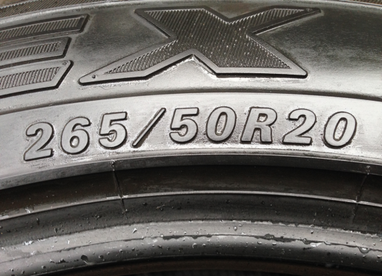 ยาง FALKEN 265 50 20 กลางปี12 ดอกเต็ม ใช้ยาว ราคาไม่แพง